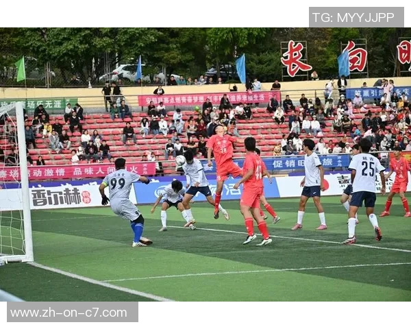 以上港足球明星的成长历程与拼搏精神展现球队荣耀与城市激情